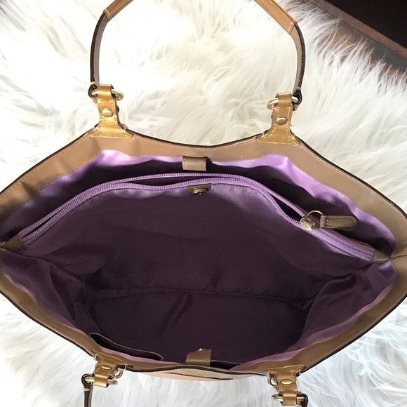 Coach Carly Signature Patchwork Tote. - Picture 11 of 16